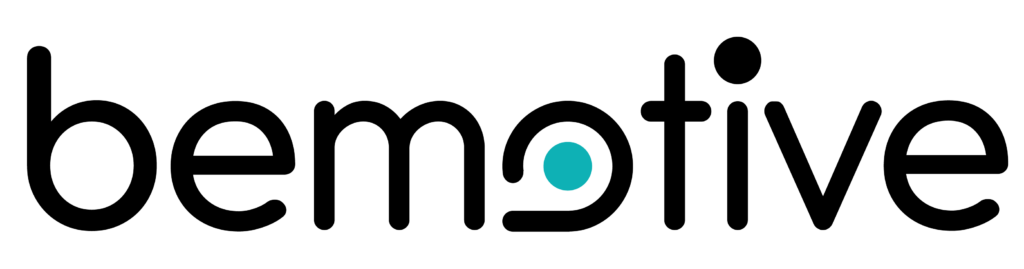 bemotive Logo in schwarz ausgeschrieben mit der Bildmarke als "o". Die Bildmarke besteht aus einem offenen "o" mit einem türkisen Punkt drin.